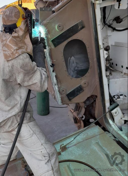 Soldadura de estanque de combustible empotrado